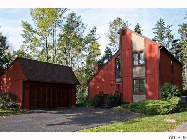 69 Little Robin Road Amherst, NY 14228 - Photo 1 of 1 Exterior Front