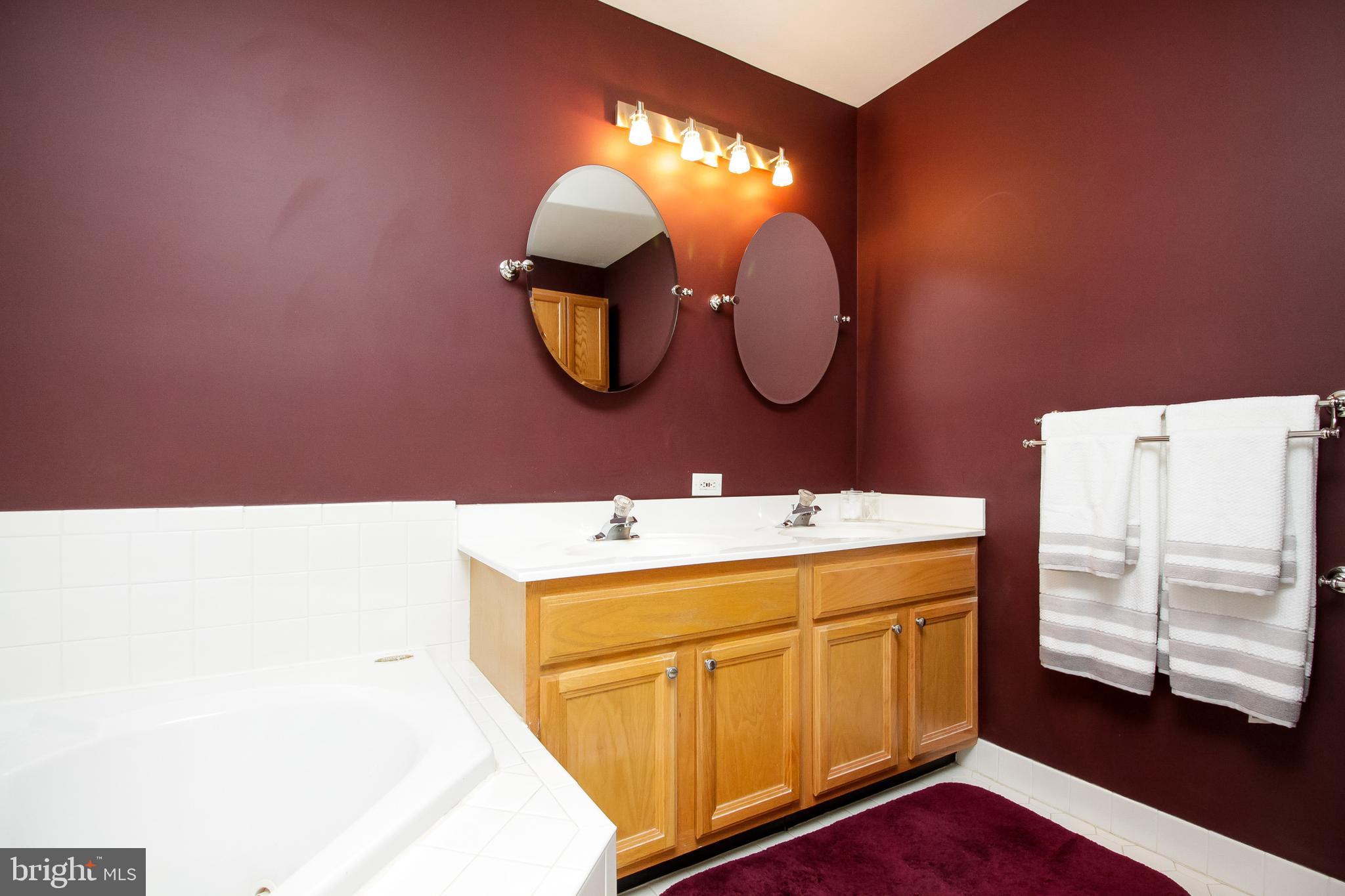 179 Ridgewood Way Burlington, NJ 08016 - Photo 22 of 42 Master Bathroom