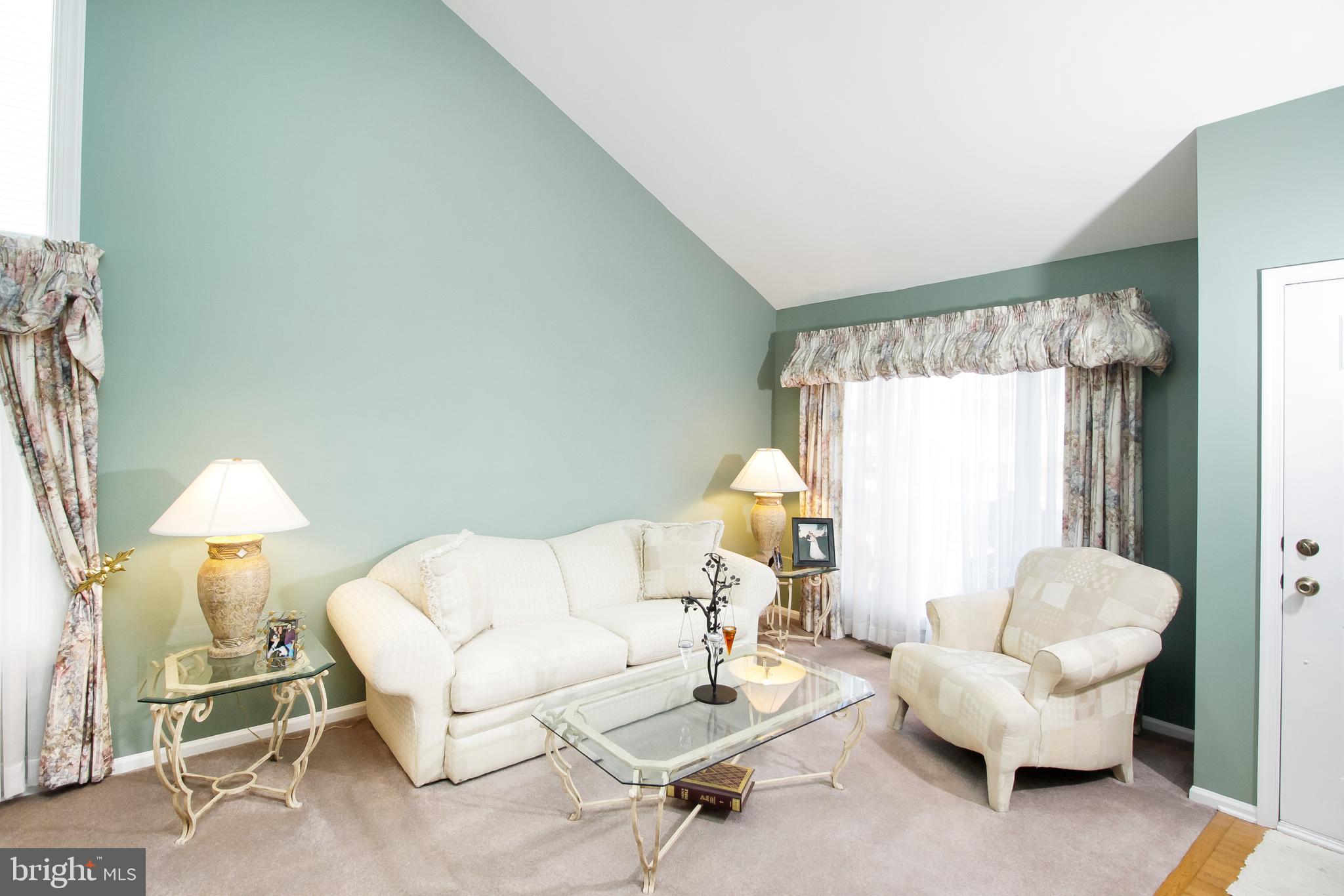 179 Ridgewood Way Burlington, NJ 08016 - Photo 5 of 42 Living Room