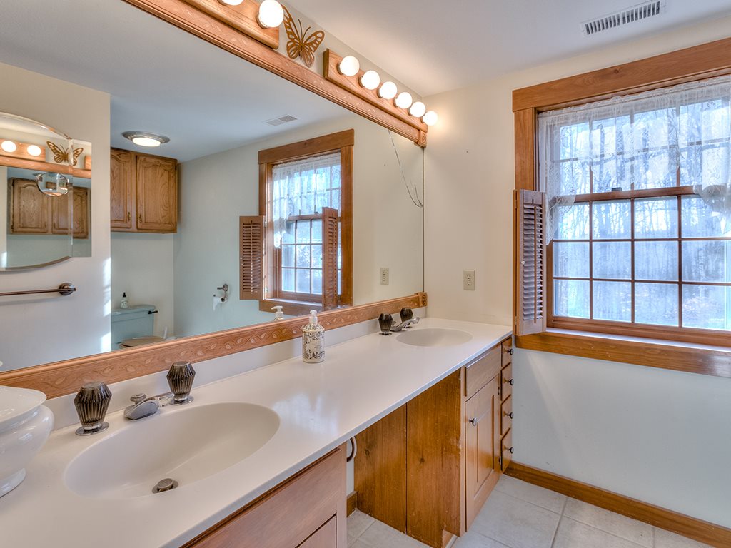10 Tinker Road Bedford, NH 03110 - Photo 19 of 38 Gallery Image 19