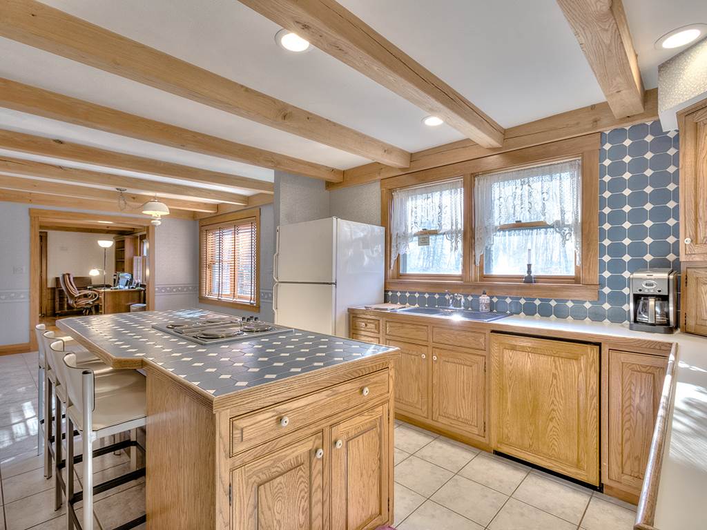 10 Tinker Road Bedford, NH 03110 - Photo 4 of 38 Gallery Image 4
