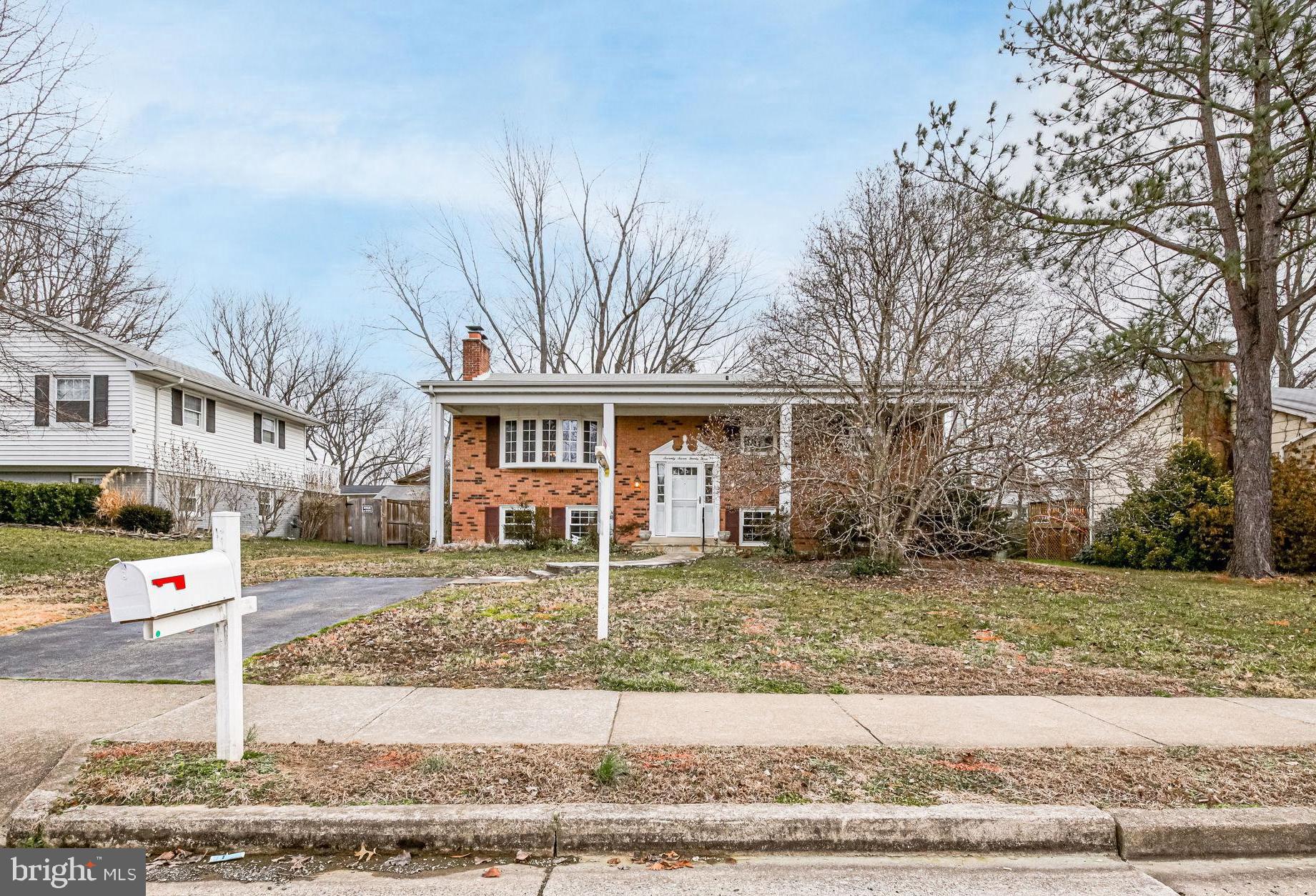 7723 Hayfield Road Alexandria, VA 22315 - Photo 2 of 28 Located in sought after Hayfield Farm!