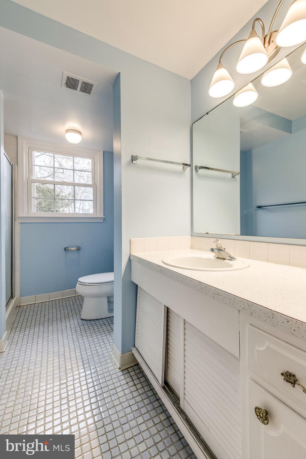 7723 Hayfield Road Alexandria, VA 22315 - Photo 20 of 28 Gallery Image 20