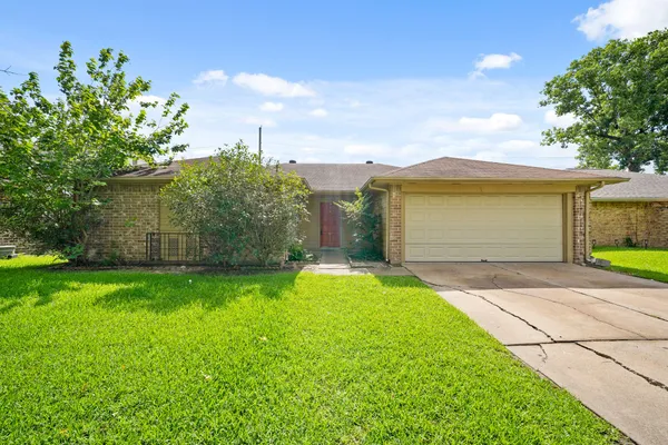 $1,900 | 3714 Embarcadero Drive, Houston, TX 77082