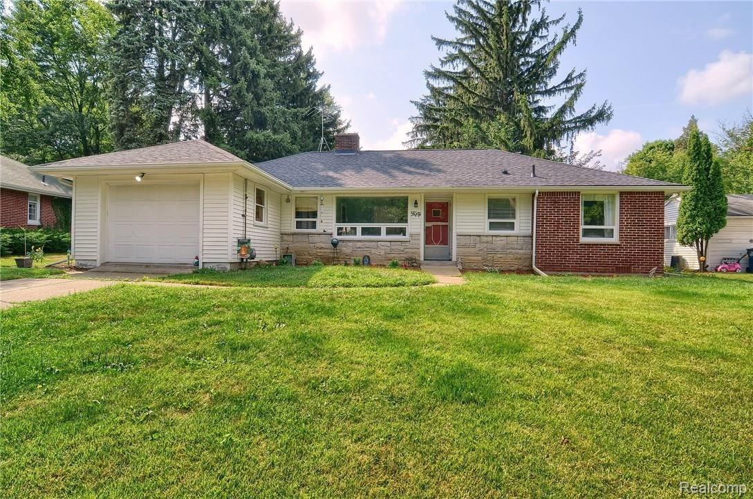 50 Barrington Road Bloomfield Hills, MI 48302 - Photo 1 of 30 Front.jpg