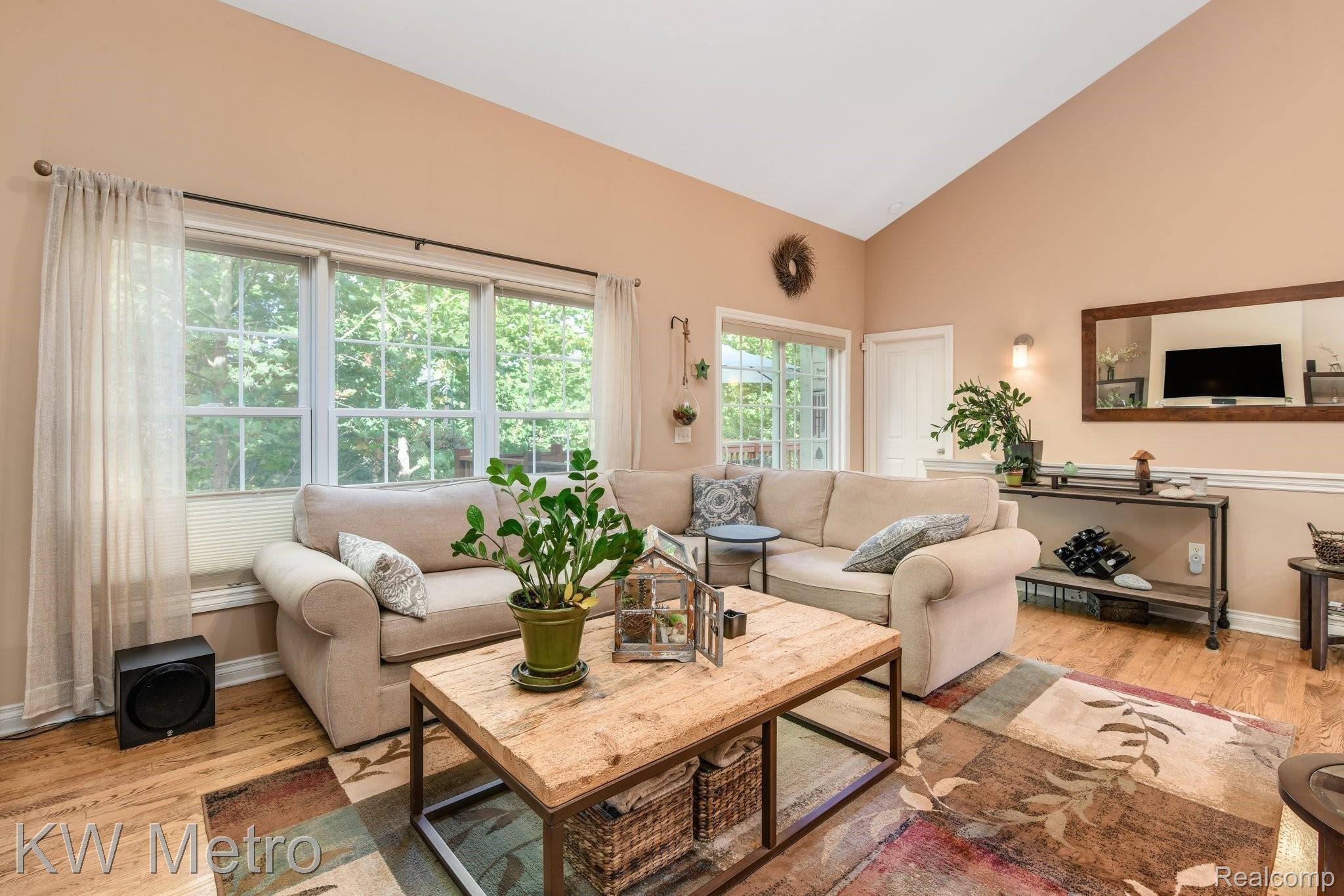 687 Mountain Circle Rochester, MI 48306 - Photo 10 of 40 13-web-or-mls-687 Mountain Circle - Rochester Hills009.jpg