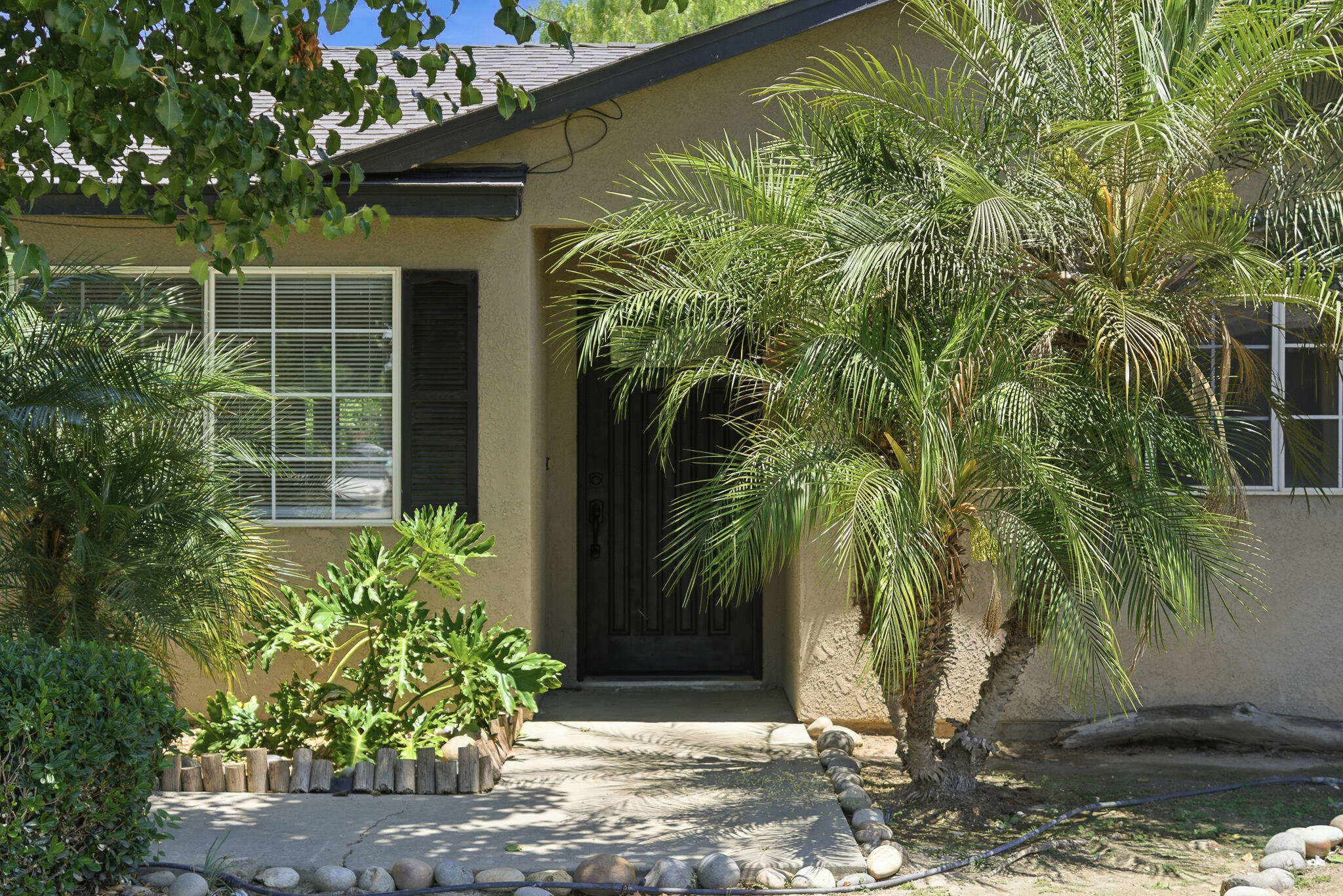 618 Birdsong Court Exeter, CA 93221 - Photo 4 of 62 a front view of a house with a yard