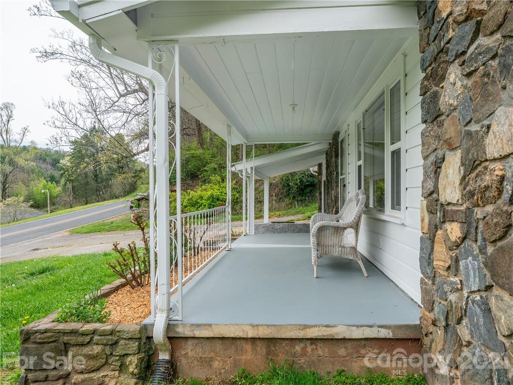 213 Mill Spring Road Burnsville, NC 28714 - Photo 4 of 36 Gallery Image 4