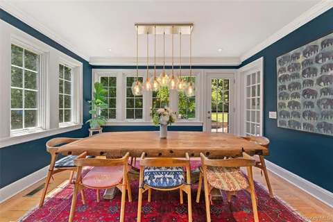 $1,925,000 | 10 Cambridge Court, Larchmont, NY 10538