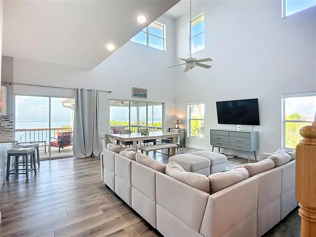 $4,300,000 | 2424 Bay Drive, Unit 2424/2426, Bradenton, FL 34207