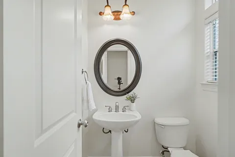 $439,900 | 661 Hartman Street, Houston, TX 77007