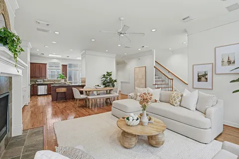 $439,900 | 661 Hartman Street, Houston, TX 77007