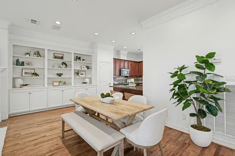 $439,900 | 661 Hartman Street, Houston, TX 77007