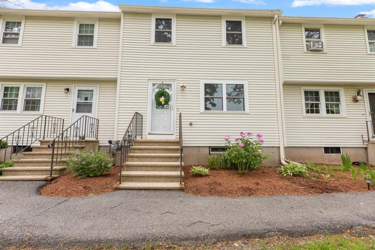 29 Olde Country Village Road Londonderry, NH 03053 - Photo 1 of 21