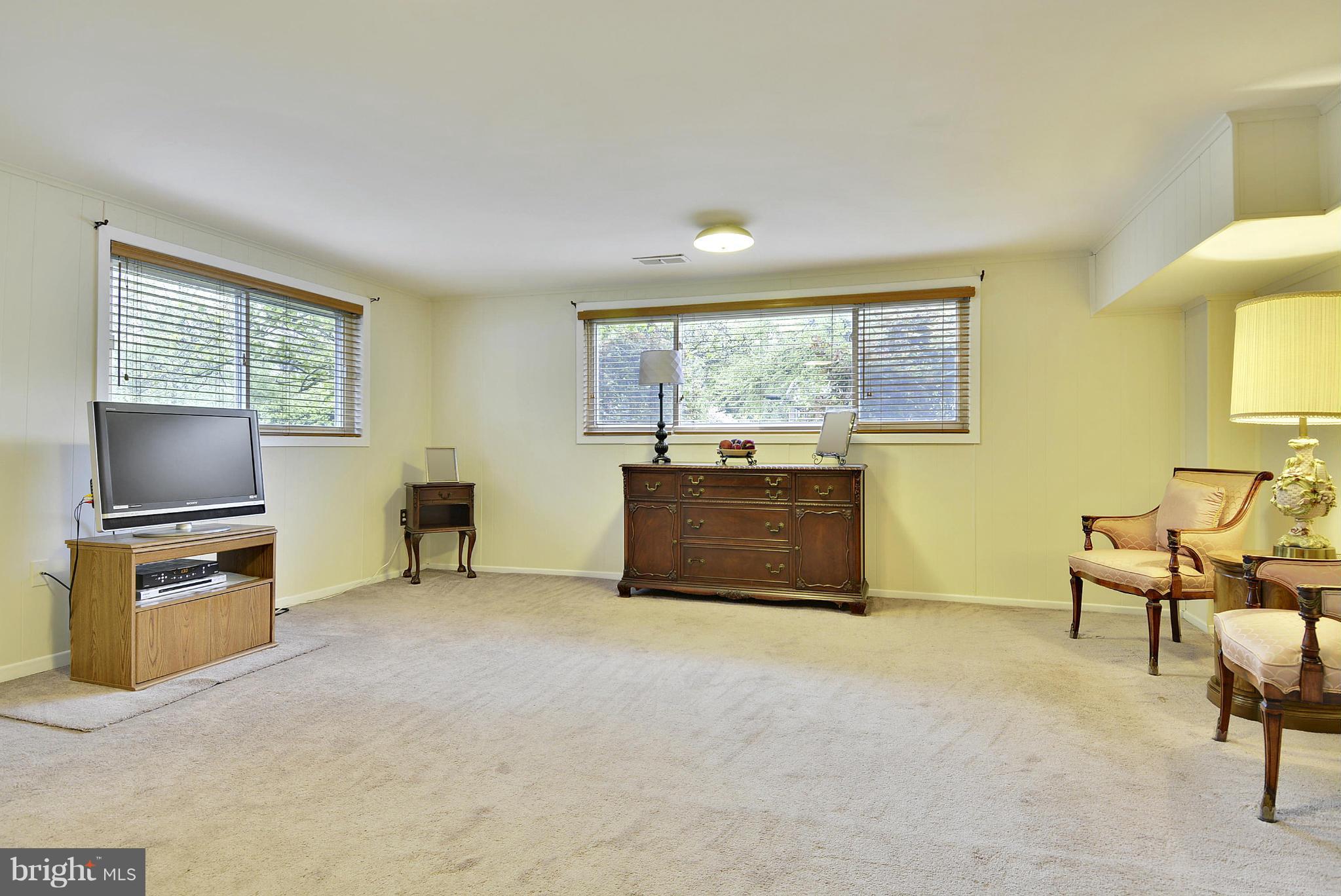 2401 Harmon Road Silver Spring, MD 20902 - Photo 20 of 30 Family Room