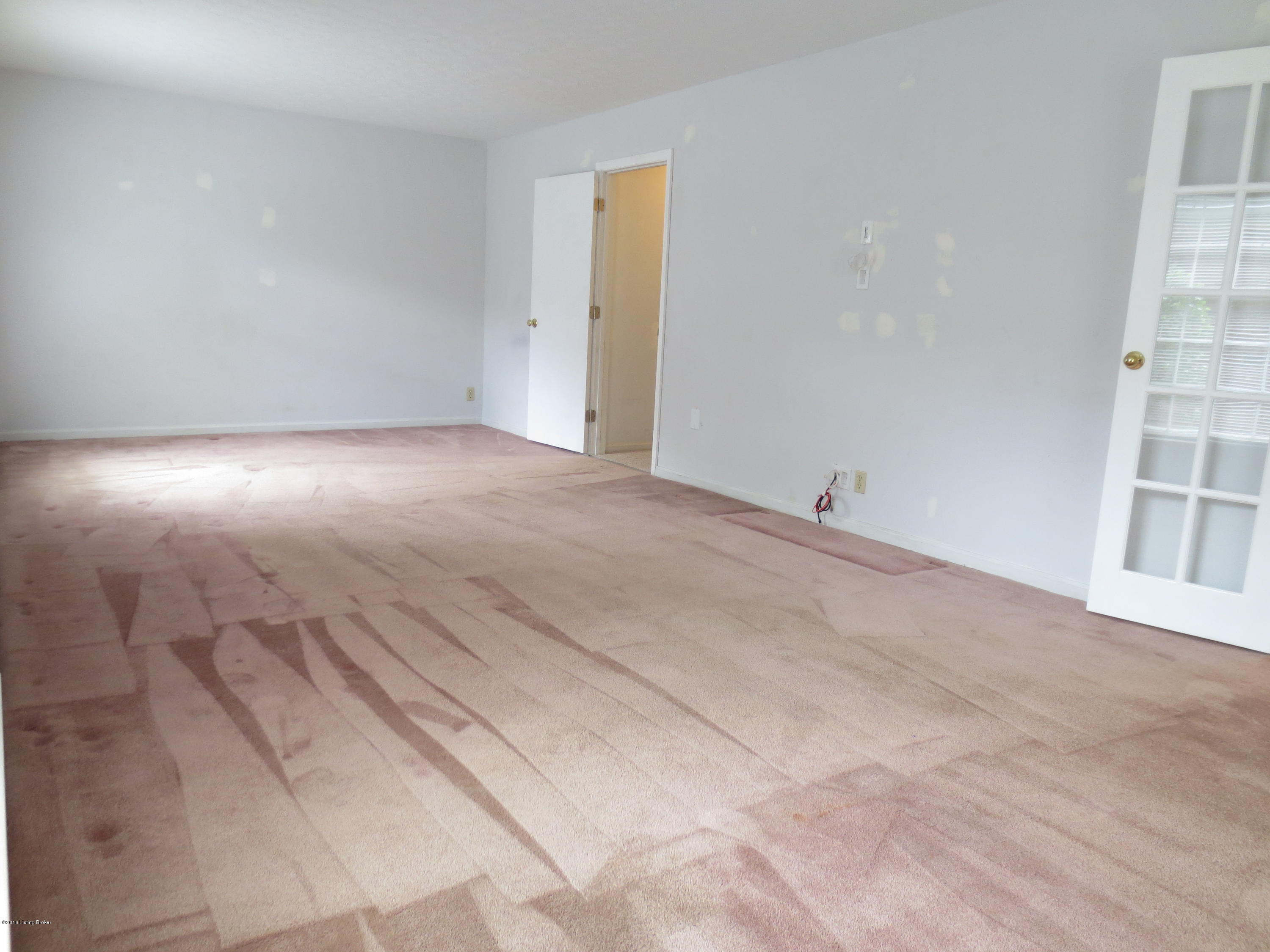 9011 Cardiff Road Louisville, KY 40242 - Photo 21 of 31 IMG_1777