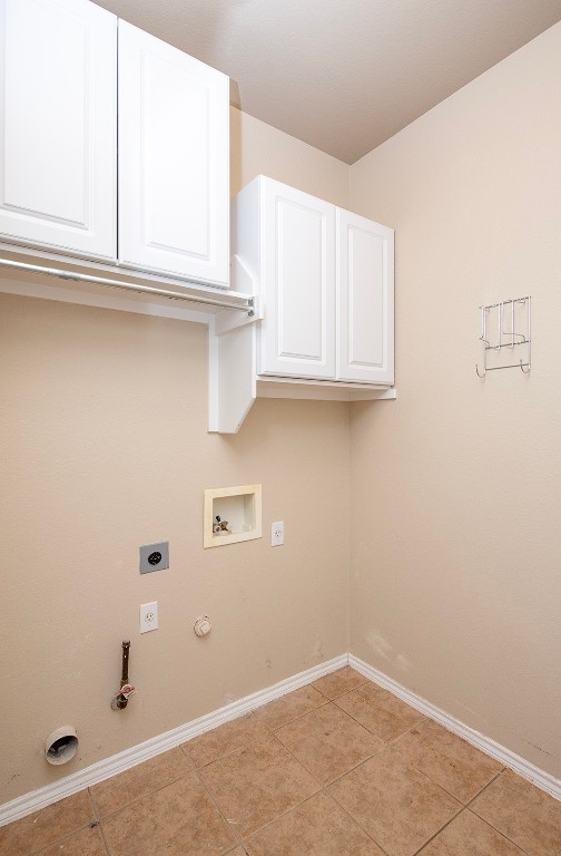 510 Crockett Loop Georgetown, TX 78633 - Photo 14 of 16 a bathroom with a window