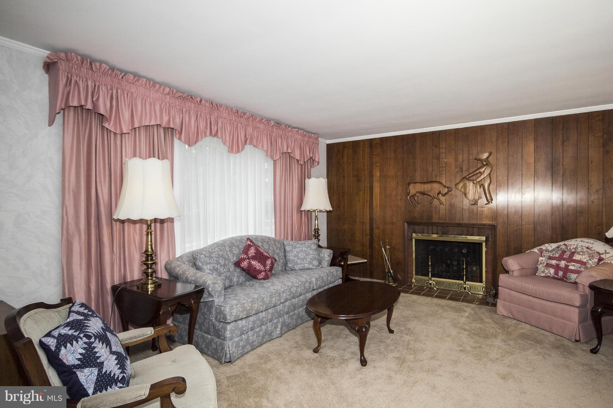 107 Croftley Road Lutherville-Timonium, MD 21093 - Photo 5 of 28 Living Room