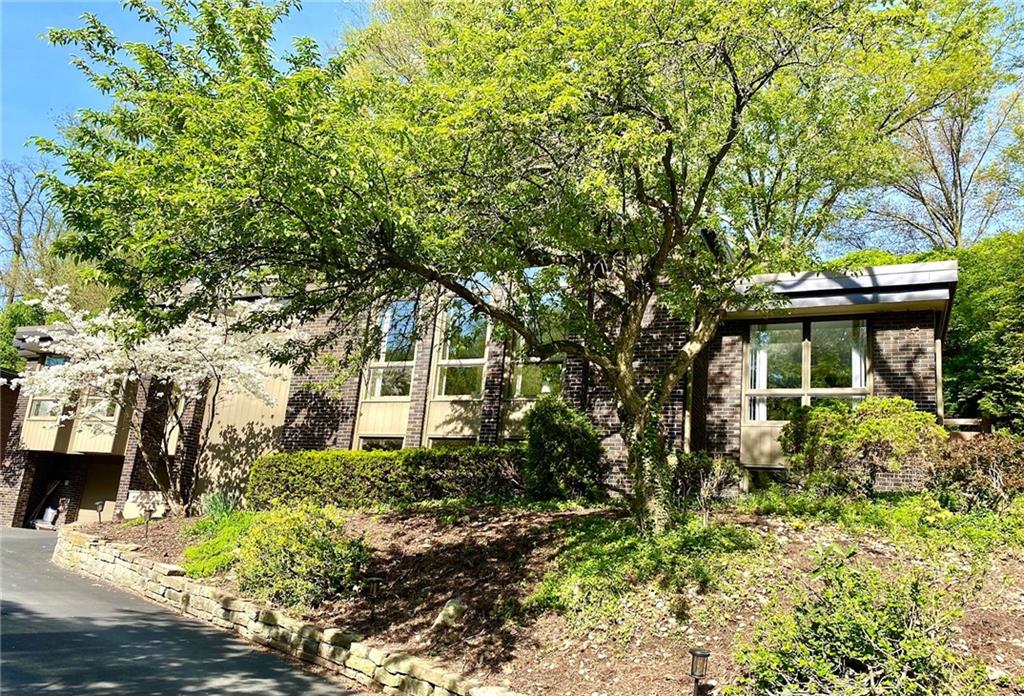 2315 Marbury Road Pittsburgh, PA 15221 - Photo 1 of 25 Gallery Image 1