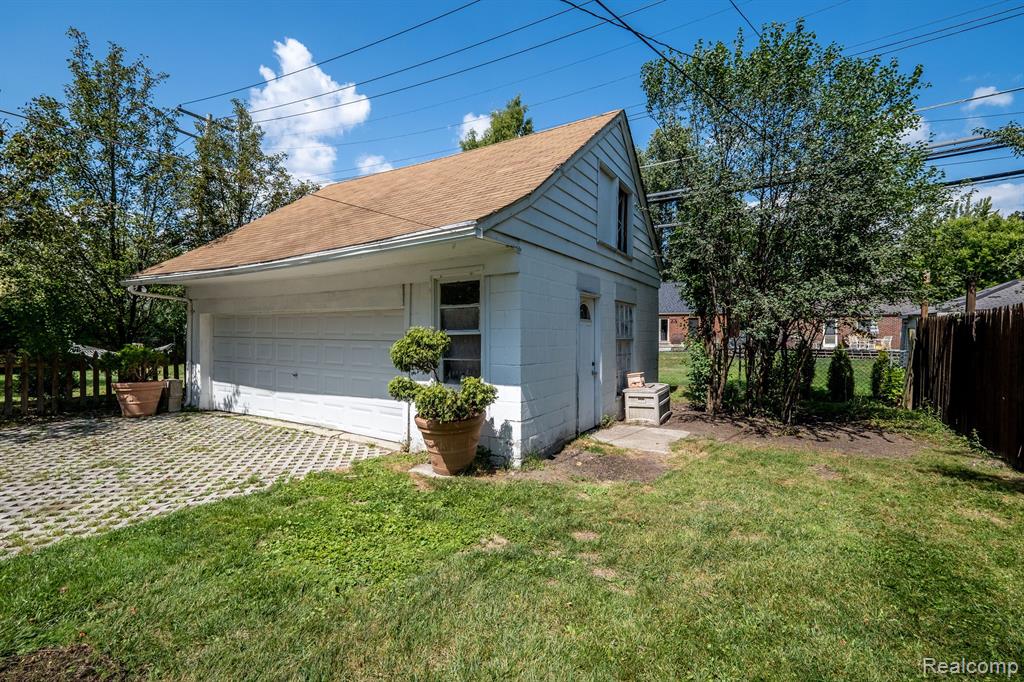 1776 Hampton Road Grosse Pointe Woods, MI 48236 - Photo 43 of 45