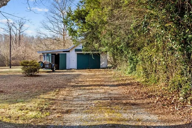 $265,000 | 7511 Greenlawn Drive, Summerfield, NC 27358