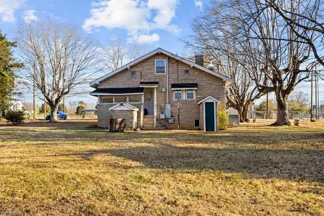 $265,000 | 7511 Greenlawn Drive, Summerfield, NC 27358