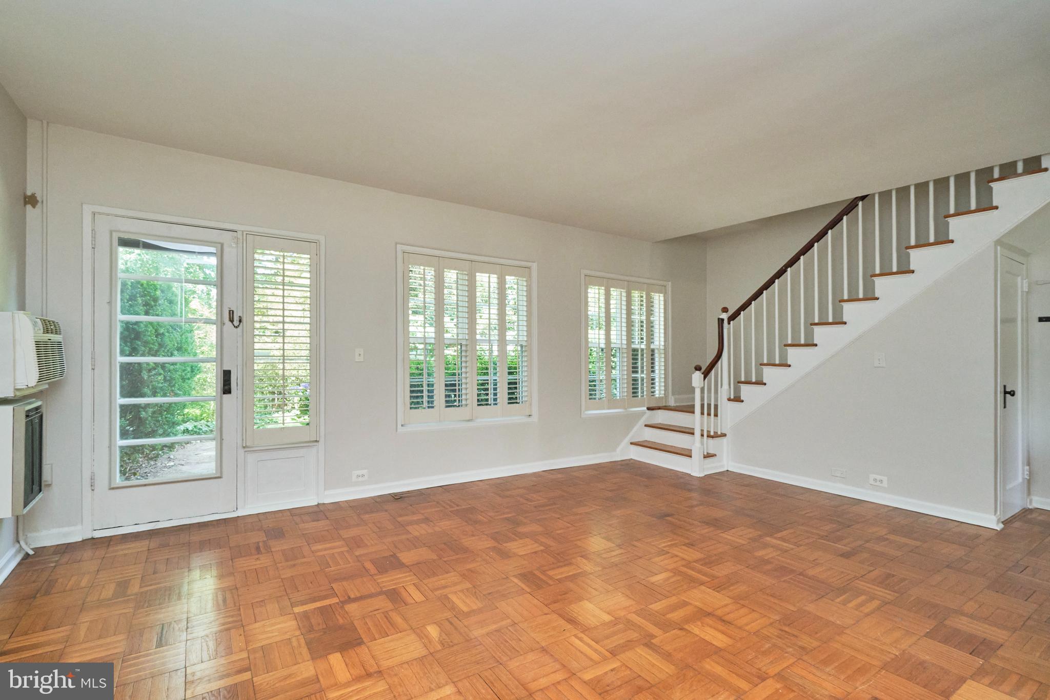 3314 Gunston Road, Unit 7303314 Alexandria, VA 22302 - Photo 12 of 42 Living