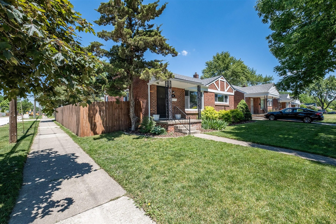 332 Normandy Road Royal Oak, MI 48073 - Photo 3 of 38