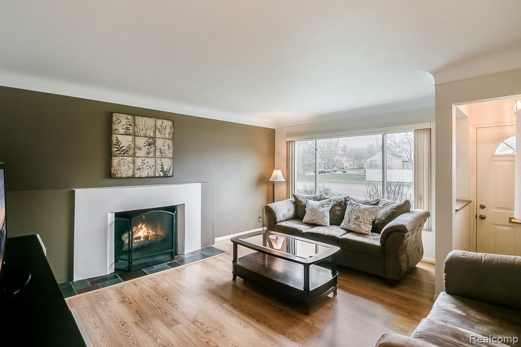 17355 West 14 Mile Road Beverly Hills, MI 48025 - Photo 3 of 25