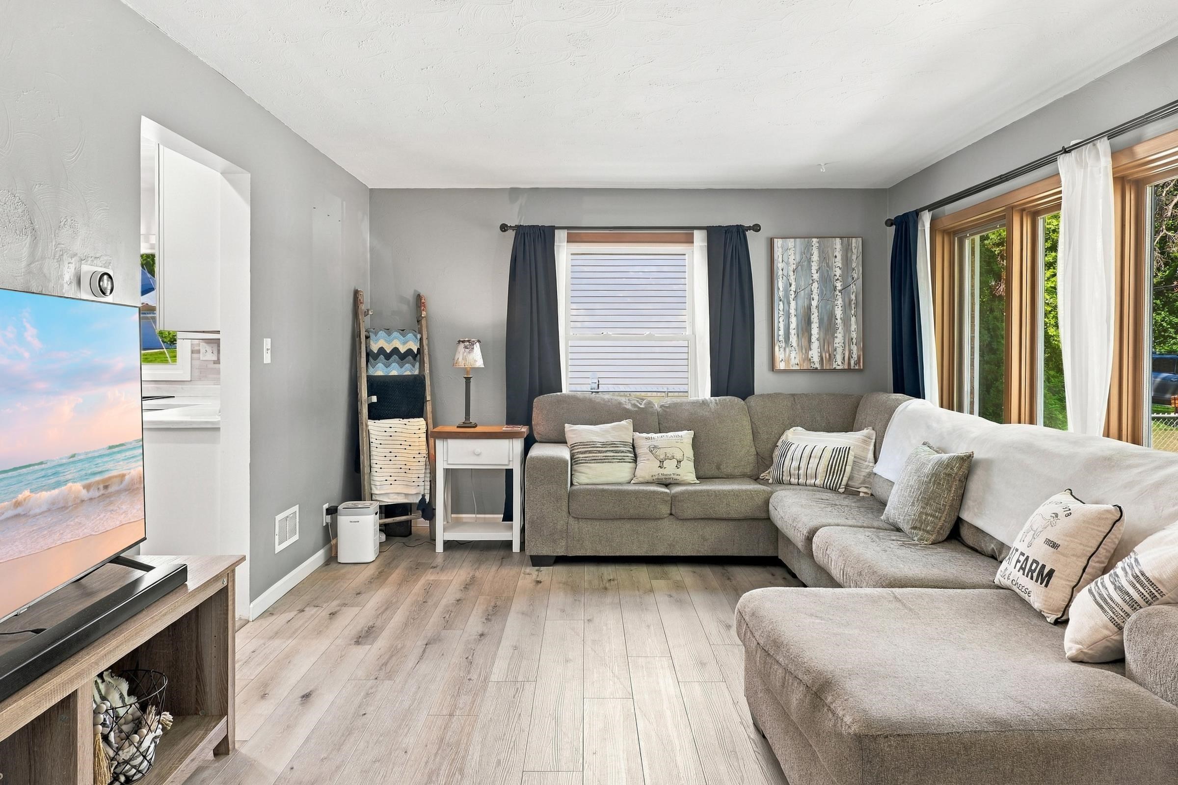 422 East Mission Road Green Bay, WI 54301 - Photo 9 of 74 Gallery Image 9