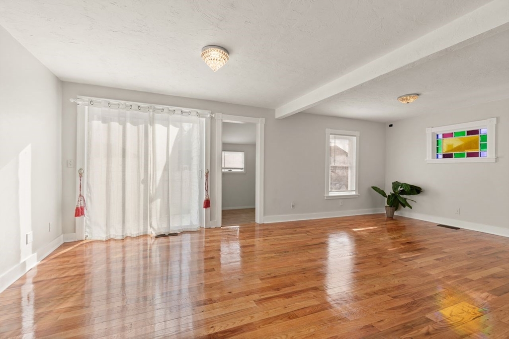 214 Cambridge Street Worcester, MA 01603 - Photo 7 of 35 Gallery Image 7
