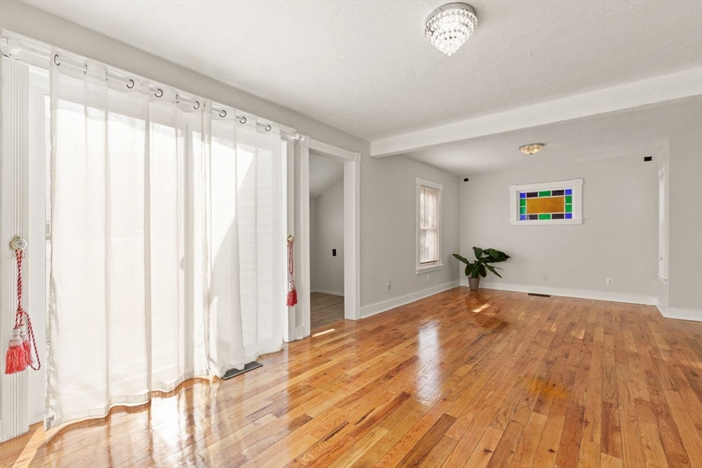 214 Cambridge Street Worcester, MA 01603 - Photo 9 of 35 Gallery Image 9
