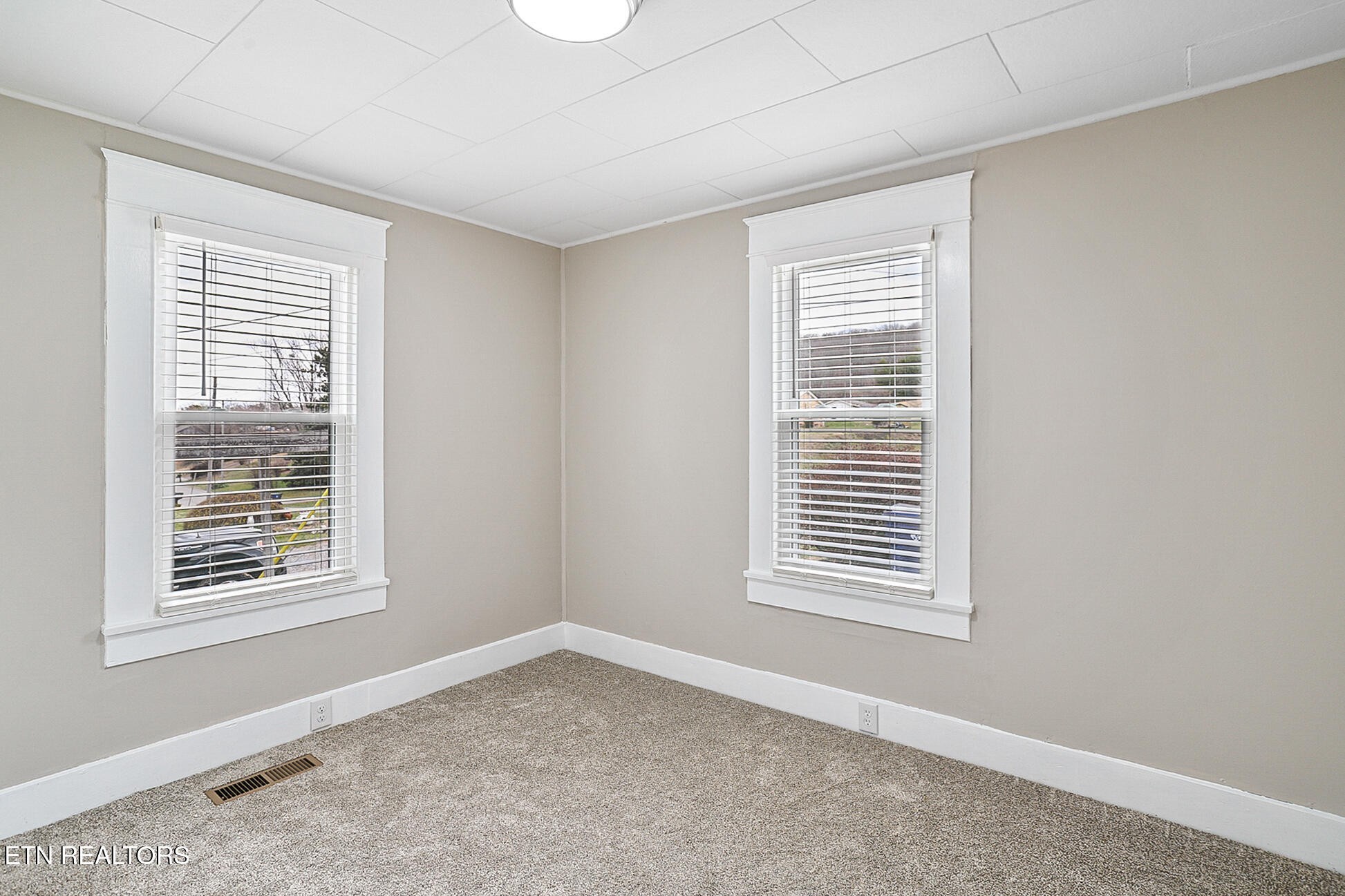 353 Lee Road Clinton, TN 37716 - Photo 9 of 33 Gallery Image 9