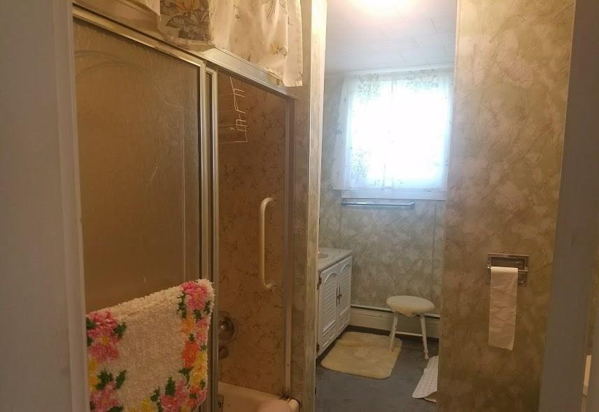 20 Marsh Road Thomaston, ME 04861 - Photo 12 of 21 bathroom