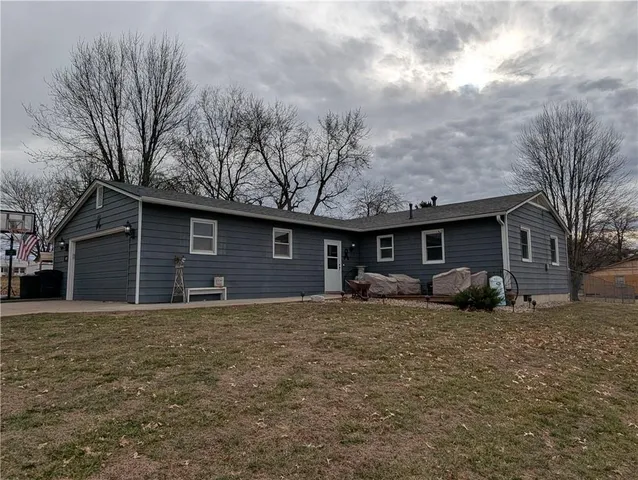 $235,000 | 403 Minnehaha Street, Hiawatha, KS 66434