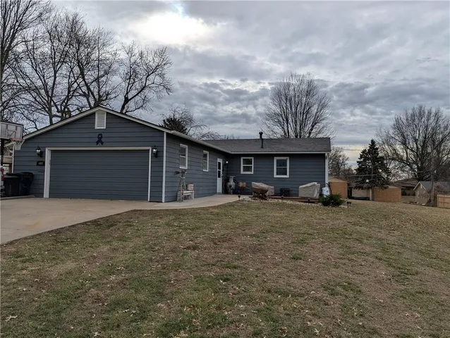 $235,000 | 403 Minnehaha Street, Hiawatha, KS 66434