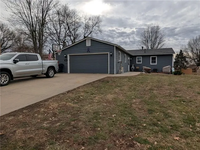 $235,000 | 403 Minnehaha Street, Hiawatha, KS 66434