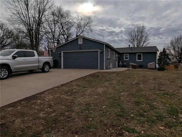 $235,000 | 403 Minnehaha Street, Hiawatha, KS 66434