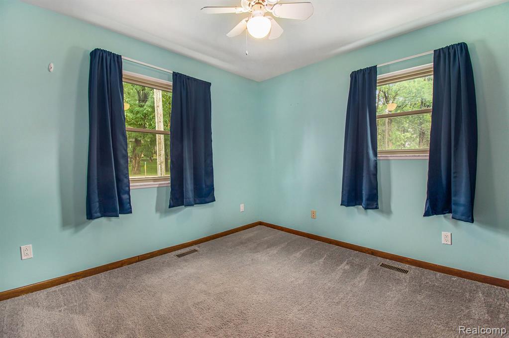 5749 Crandall Road Howell, MI 48855 - Photo 9 of 34