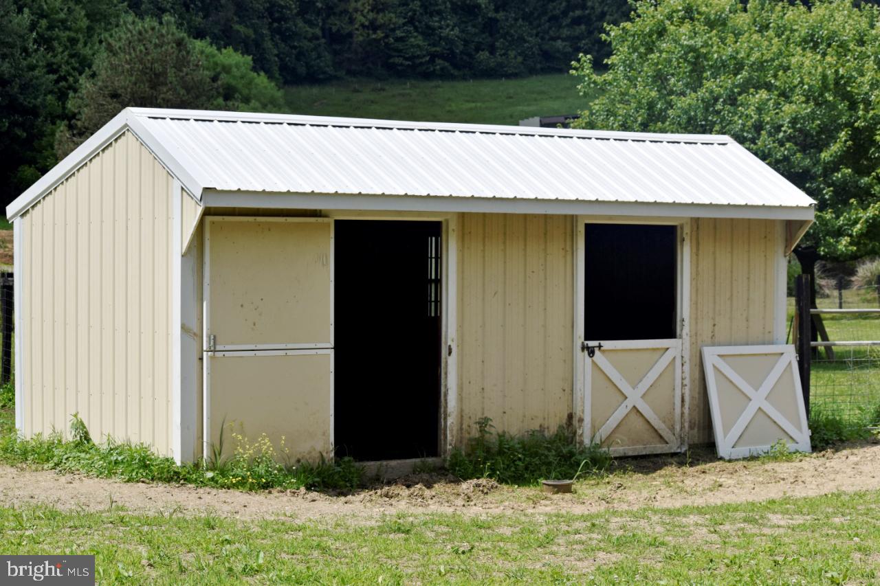 860 Green Springs Road Hanover, PA 17331 - Photo 45 of 87 Seller added small run in/barn (12x24)
