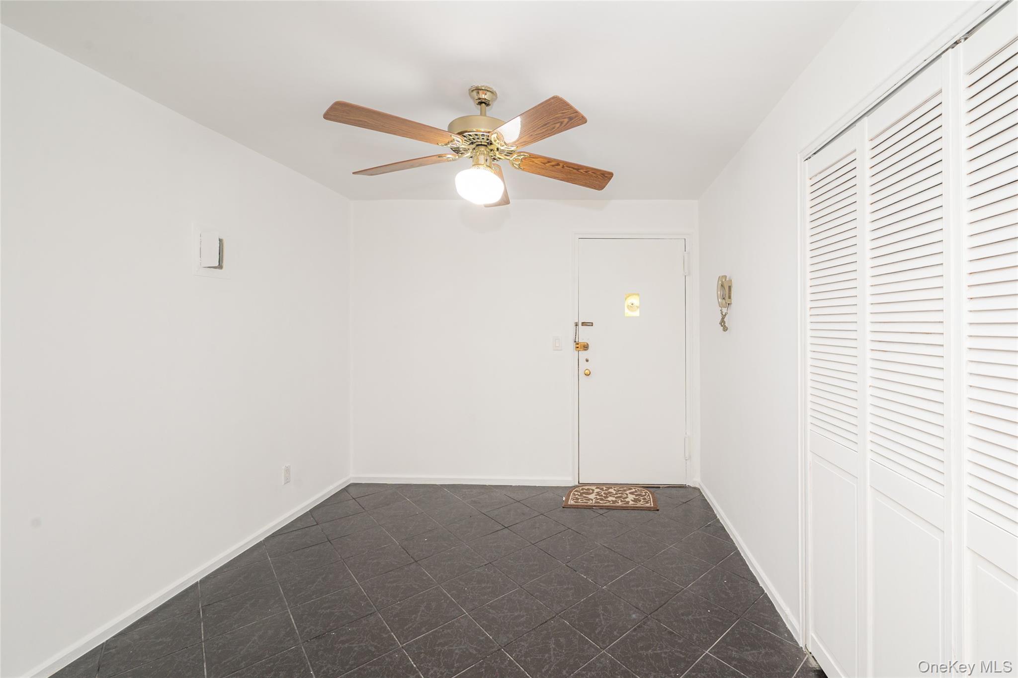 50 Brompton Road, Unit 3H Great Neck, NY 11021 - Photo 23 of 28