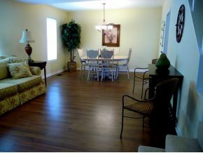 1610 Spring Street Kingsport, TN 37664 - Photo 3 of 12 Family room and dining area