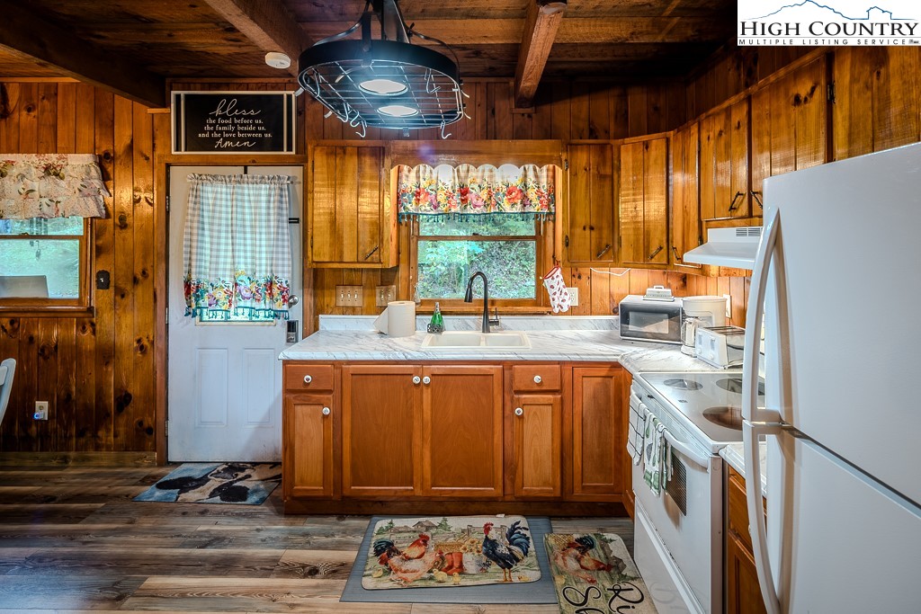 304 McGuire Road Sugar Grove, NC 28679 - Photo 9 of 39