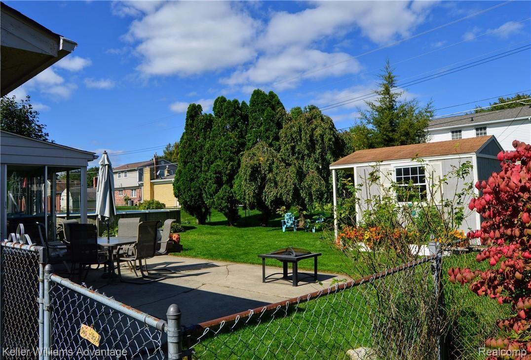 36292 Curtis Road Livonia, MI 48152 - Photo 23 of 26 Backyard .jpg