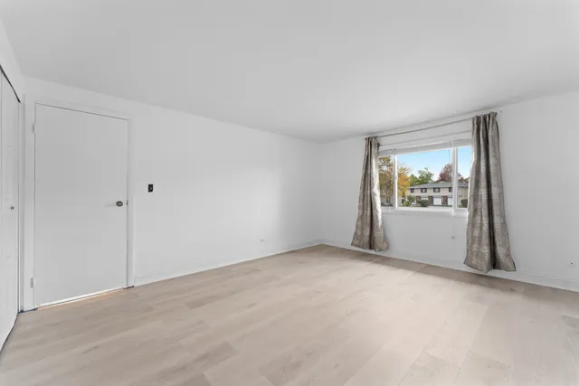 $245,000 | 195 Duxbury Court, Unit D, Bloomingdale, IL 60108