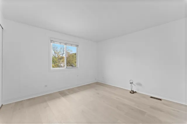 $245,000 | 195 Duxbury Court, Unit D, Bloomingdale, IL 60108