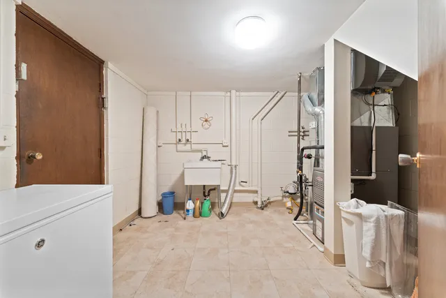 $245,000 | 195 Duxbury Court, Unit D, Bloomingdale, IL 60108