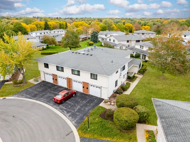 $245,000 | 195 Duxbury Court, Unit D, Bloomingdale, IL 60108