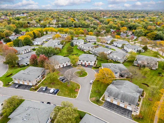 $245,000 | 195 Duxbury Court, Unit D, Bloomingdale, IL 60108