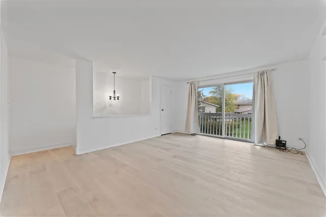 $245,000 | 195 Duxbury Court, Unit D, Bloomingdale, IL 60108